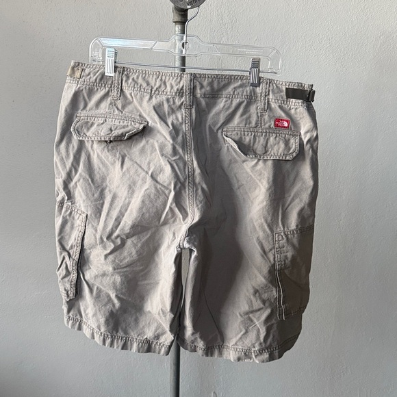 The North Face Cargo Style Shorts Men’s 38 - Picture 2 of 4